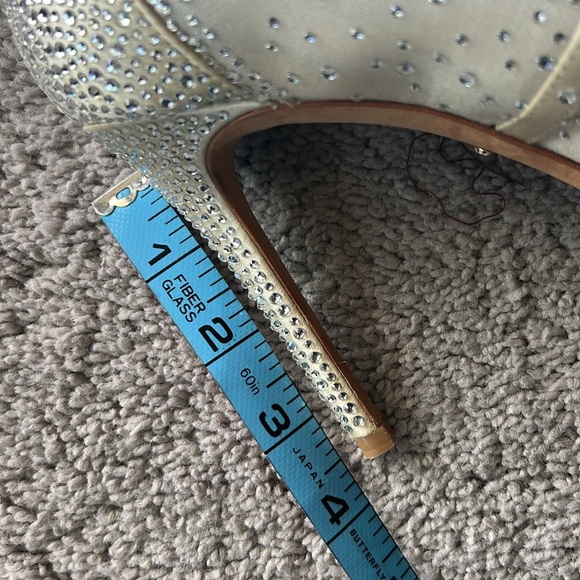 Badgley Mischka Glittering champagne colored Heels - Picture 7 of 7